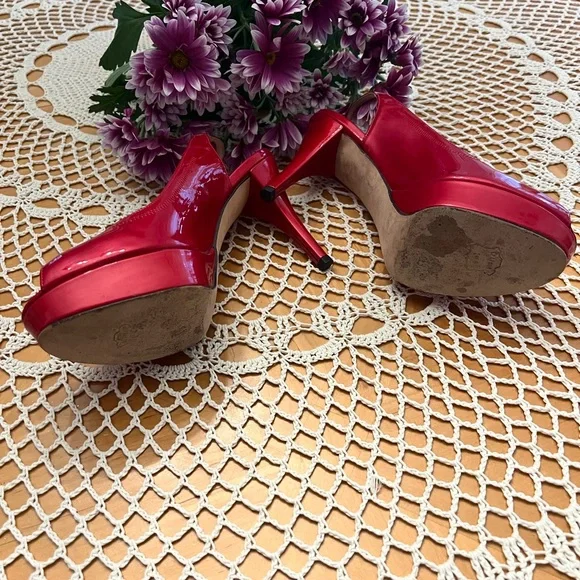 Stuart Weitzman - Picture 3 of 3